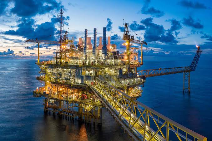 Offshore oil and gas engineering platform